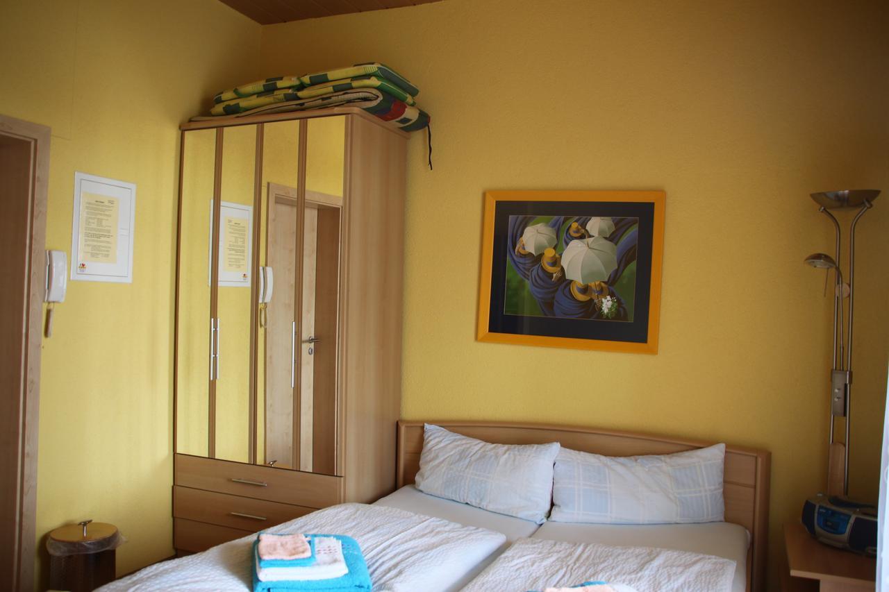 Pension Zum Yachthafen Варен Экстерьер фото