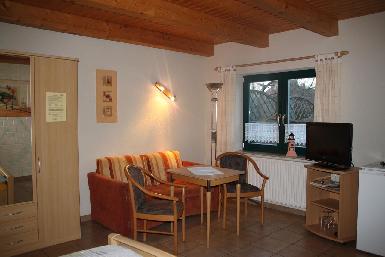 Pension Zum Yachthafen Варен Экстерьер фото